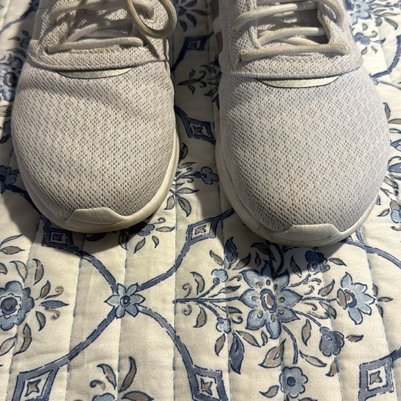 Cloud foam adidas sneakers - Picture 2 of 5